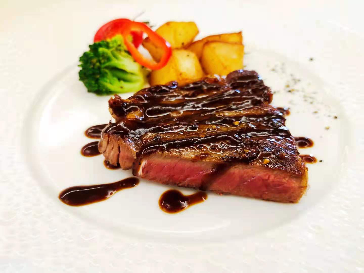 原價78元的牛排套餐只賣8.88元，吃起來就是個這？！