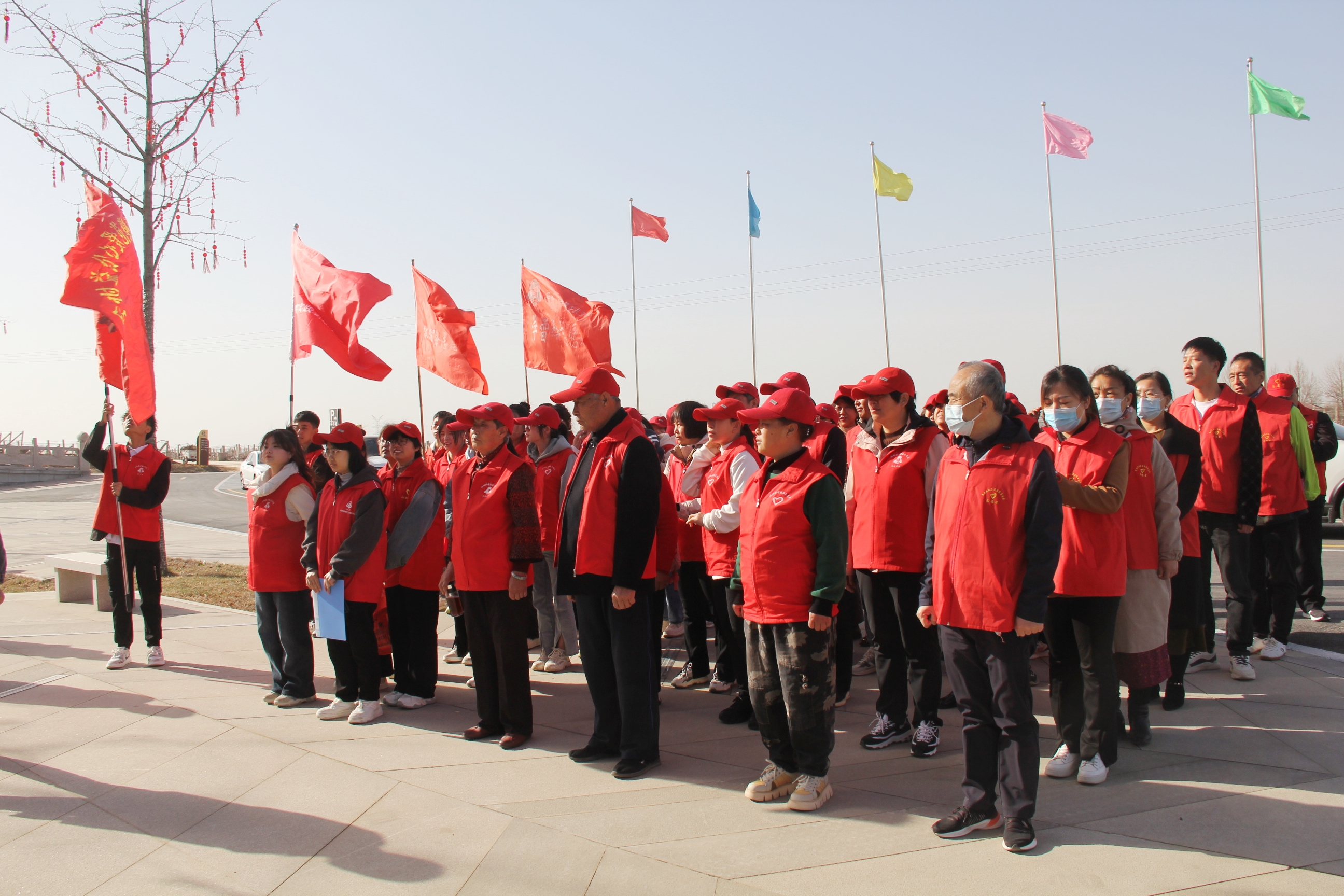 鹽湖區(qū)敬老志愿者協(xié)會(huì)參觀(guān)團(tuán)來(lái)格瑞特莊園參觀(guān)學(xué)習(xí)
